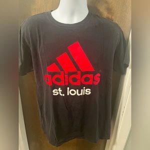 ADIDAS St Louis The Go To Tee Men’s Black Red Crew T-shirt Size Large